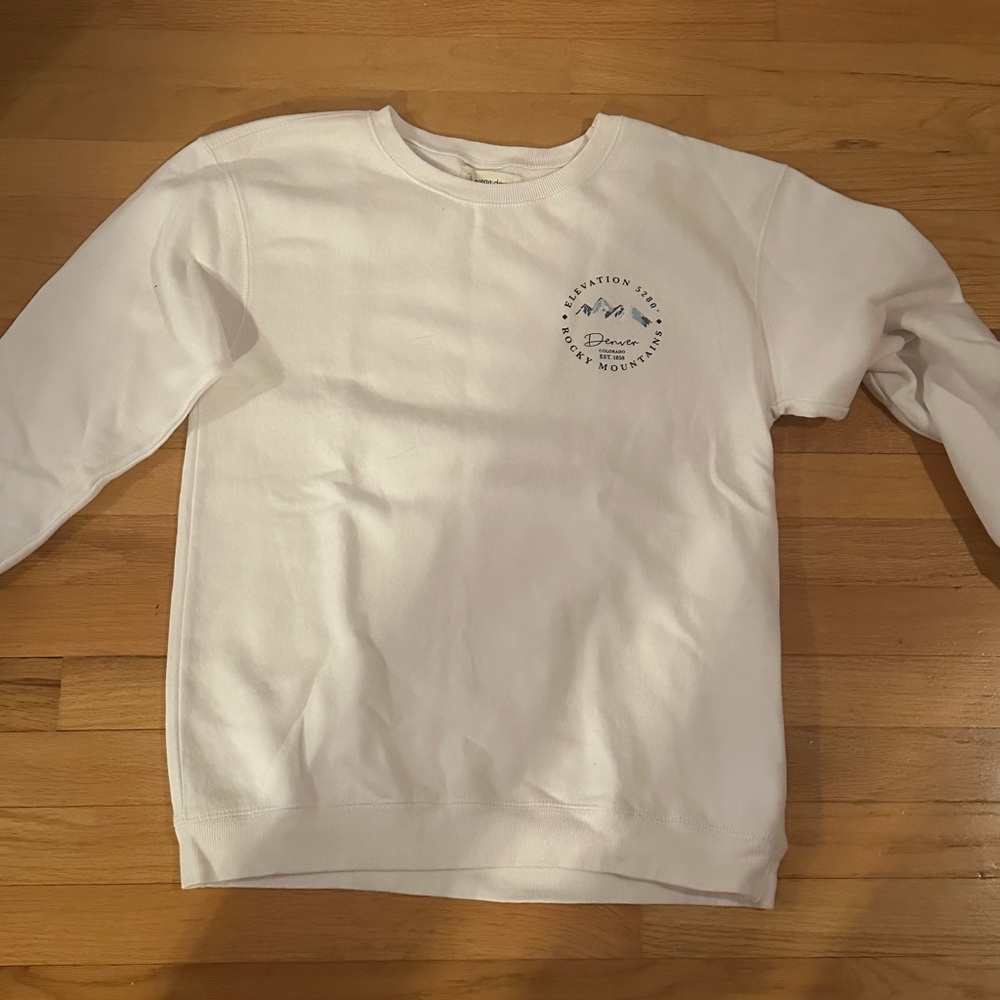 White Crewneck Denver CO women’s sweatshirt size medium